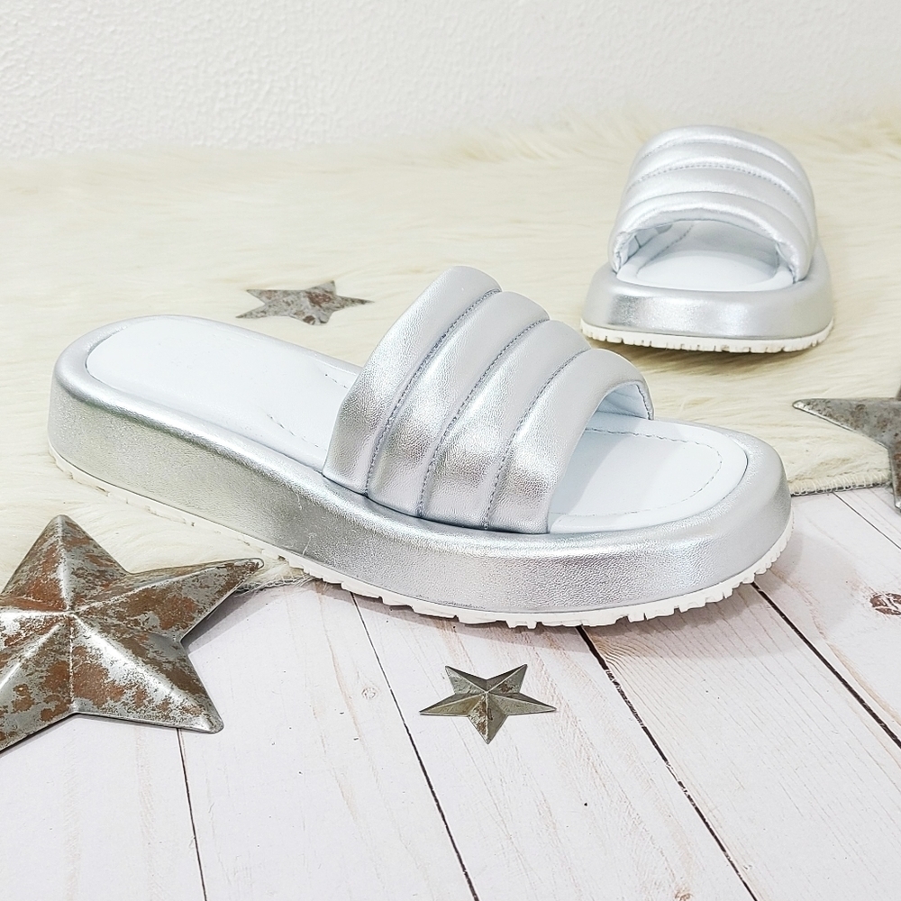 P448 Fergie Slide Sandals metallic silver puffer quilted leather size 38